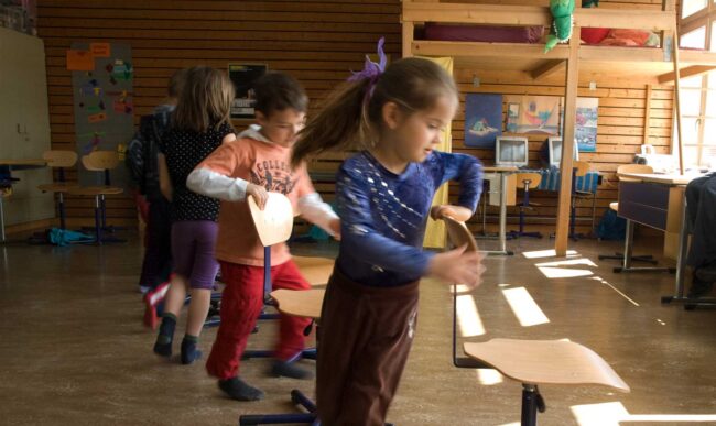 Kurse: Tanzend unterwegs mit Sprachwelt 1 mit Sylvia Frauchiger & Ursula Tschannen